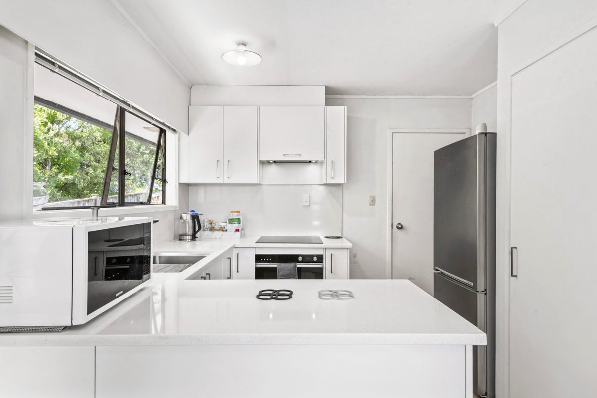 1/4 Tusac Place, Totara Vale, Auckland - Carousel 2