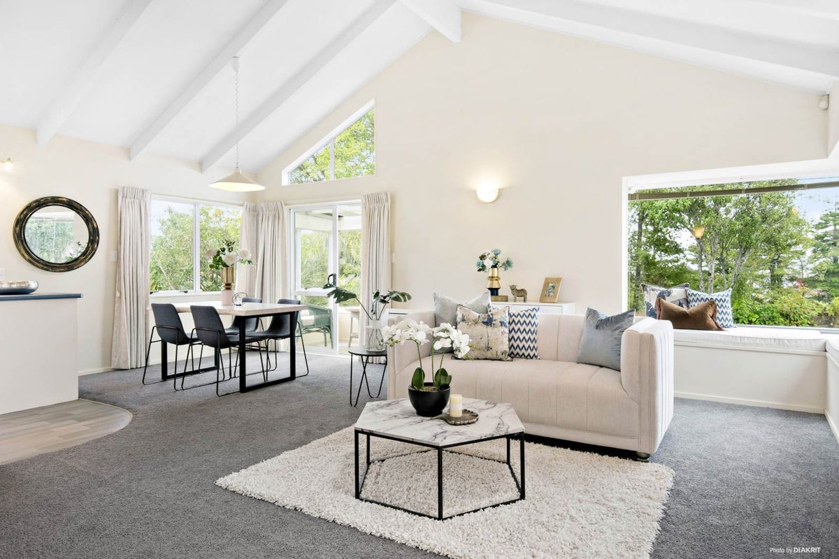 2/956 East Coast Road, Northcross, Auckland - Carousel 2
