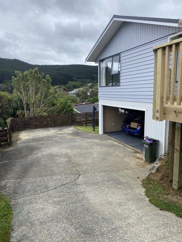 110 Taylor Terrace, Tawa, Wellington - Carousel 1