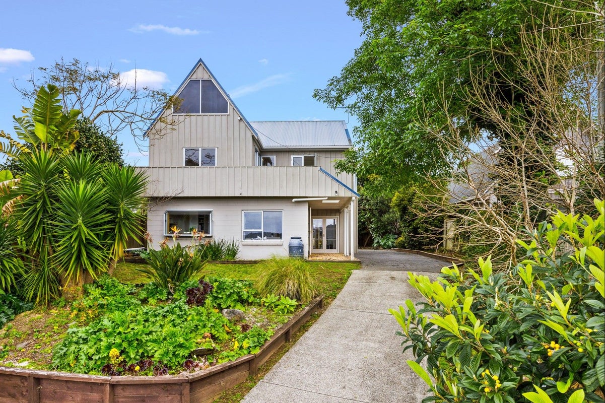 35 Stillwater Crescent, Stillwater, Silverdale - Carousel 1