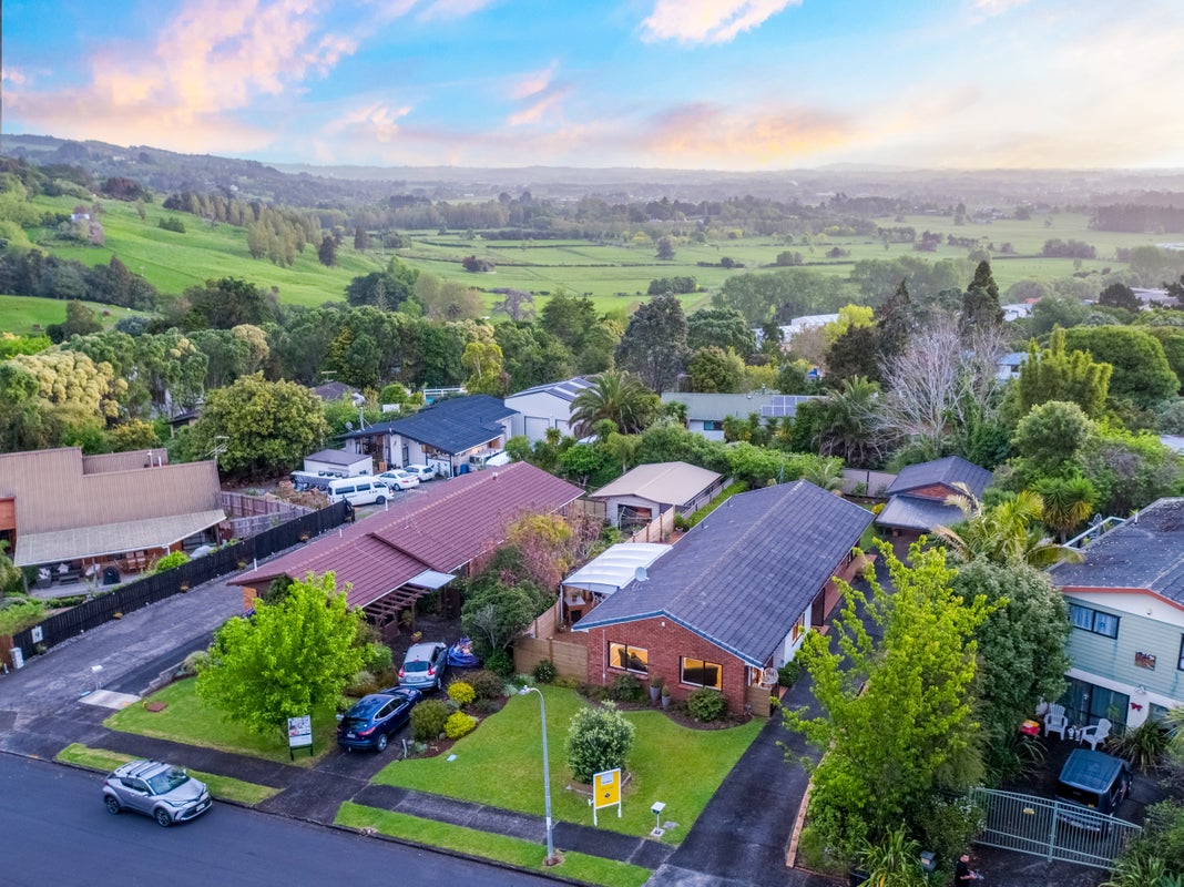 3 Redmount Place, Red Hill, Papakura - Carousel 2