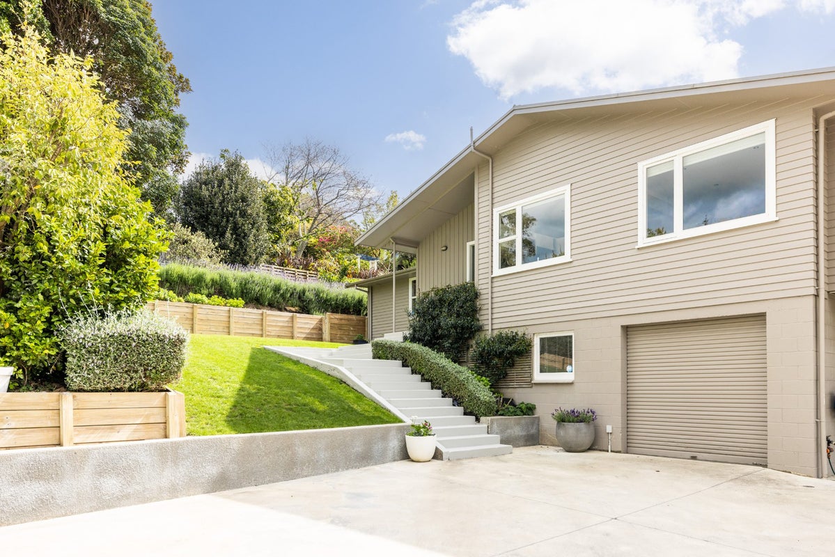 15 Aotea Crescent, Havelock North, Havelock North - Carousel 1