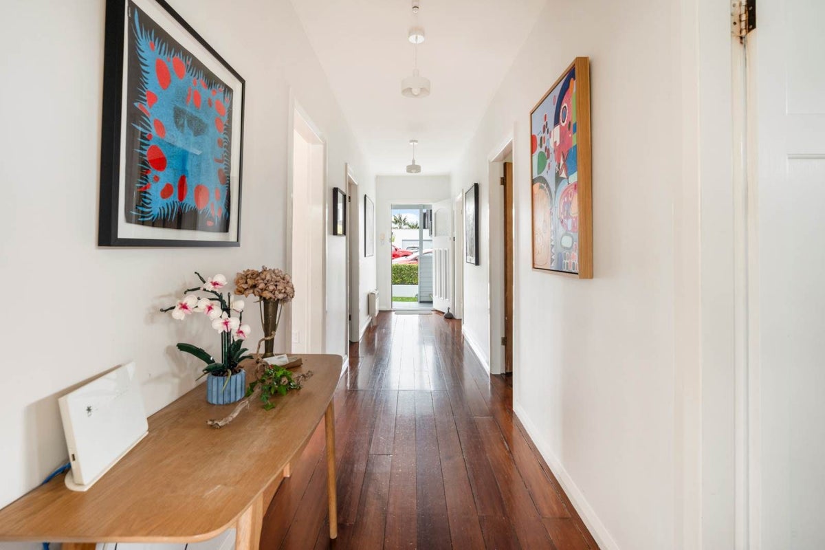 35 St Michaels Avenue, Point Chevalier, Auckland - Carousel 2