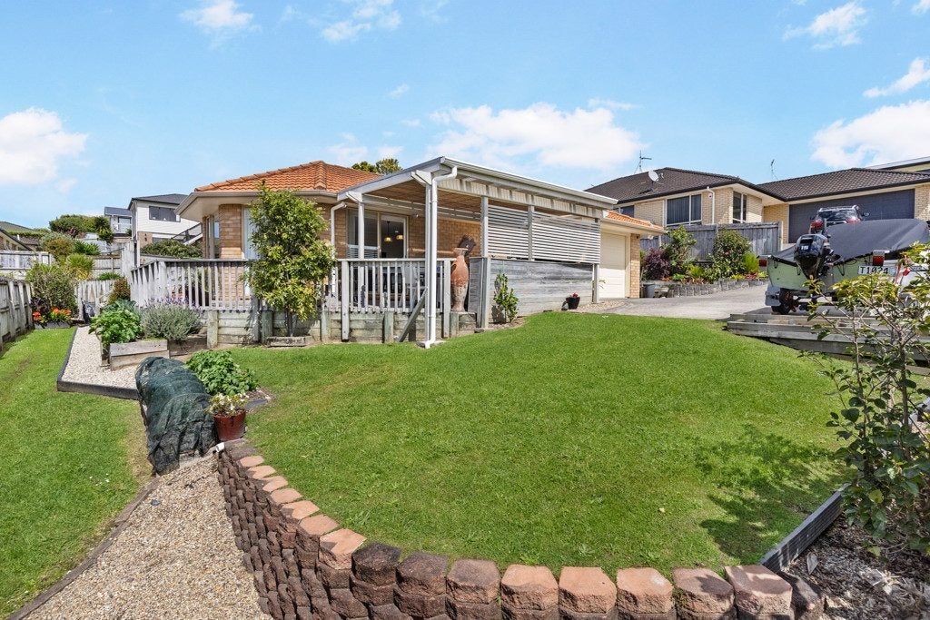 8 Elan Place, Stanmore Bay, Whangaparaoa - Carousel 2
