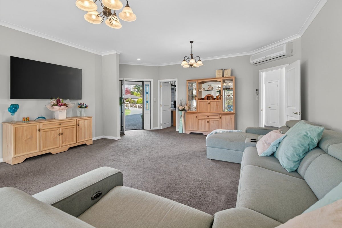 15 Grace Avenue, Leamington, Cambridge - Carousel 2
