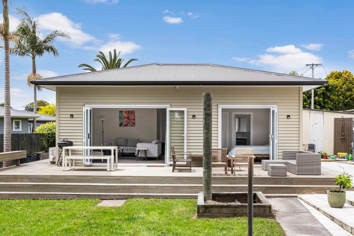 214B Birkdale Road, Birkdale, Auckland - Carousel 1