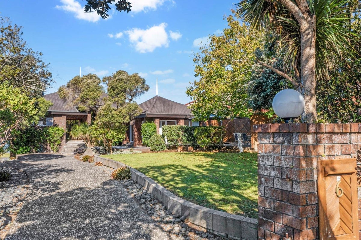 6 Sharon Road, Waiake, Auckland - Carousel 2
