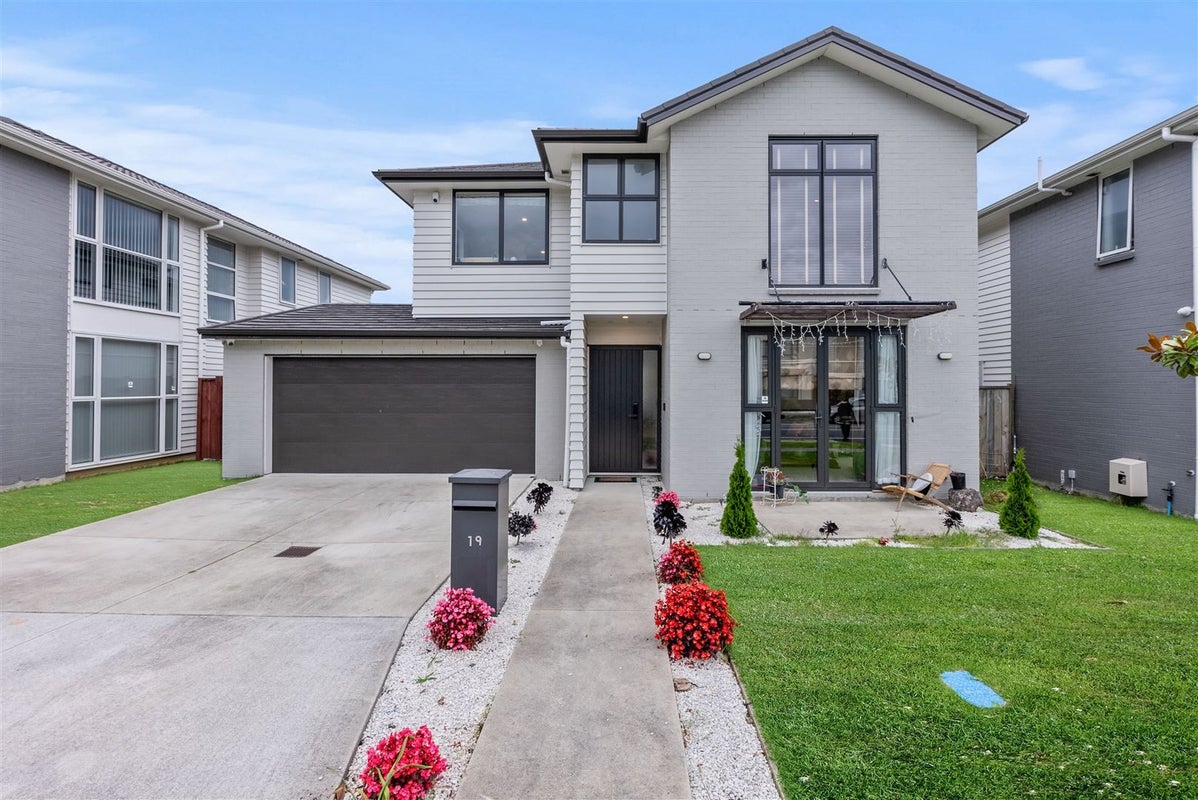 19 Kauri Heart Avenue, Takanini, Auckland - Carousel 1