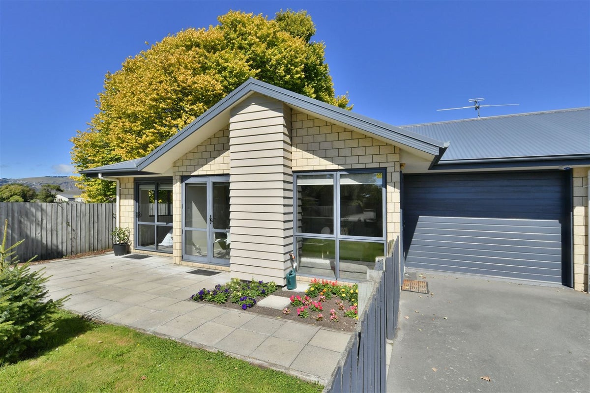 9B Ferndown Lane, Bromley, Christchurch - Carousel 15