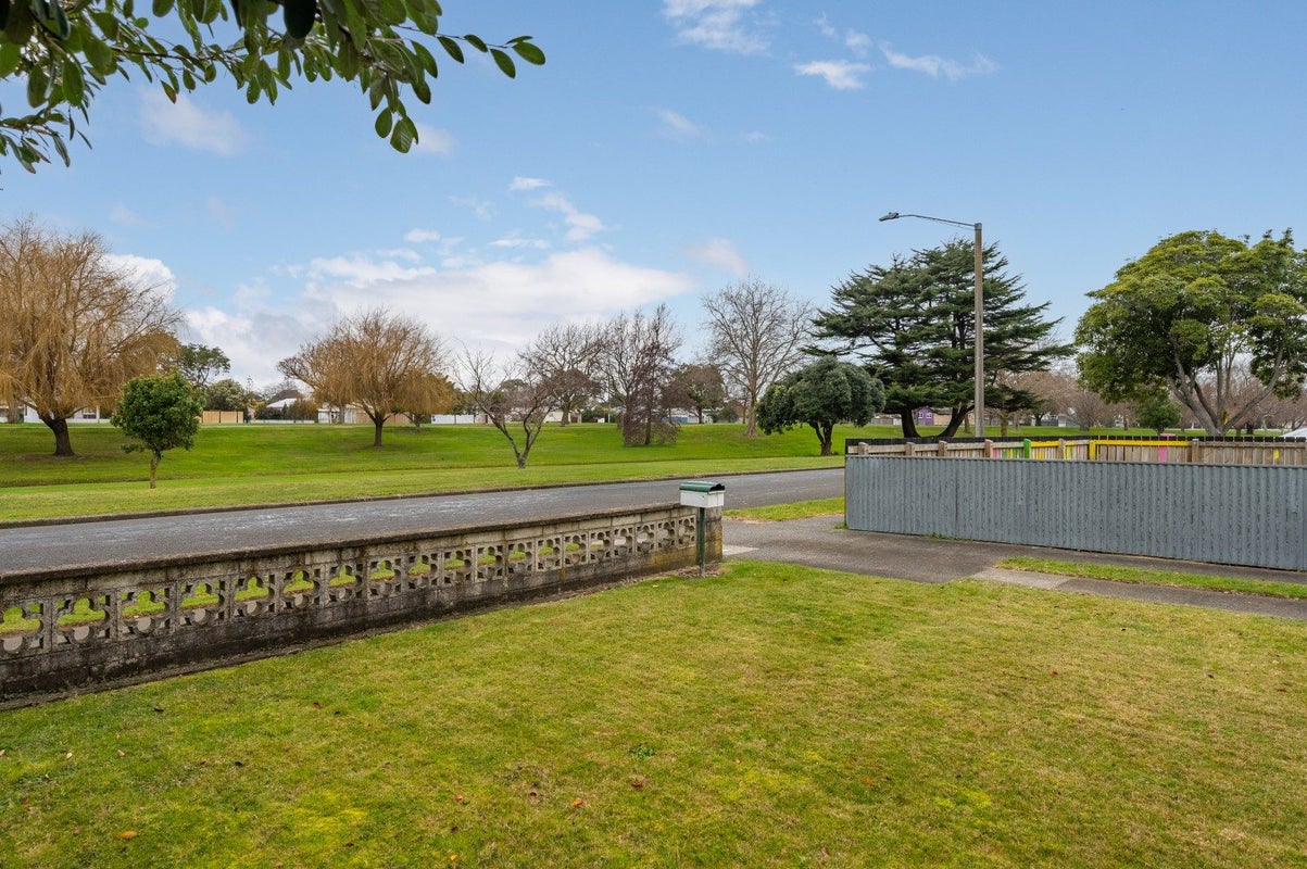 80 Douglas McLean Avenue, Marewa, Napier - Carousel 18
