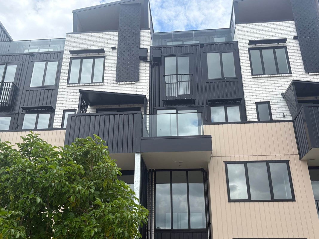 2/28 Pennant Street, Long Bay, Auckland - Carousel 1