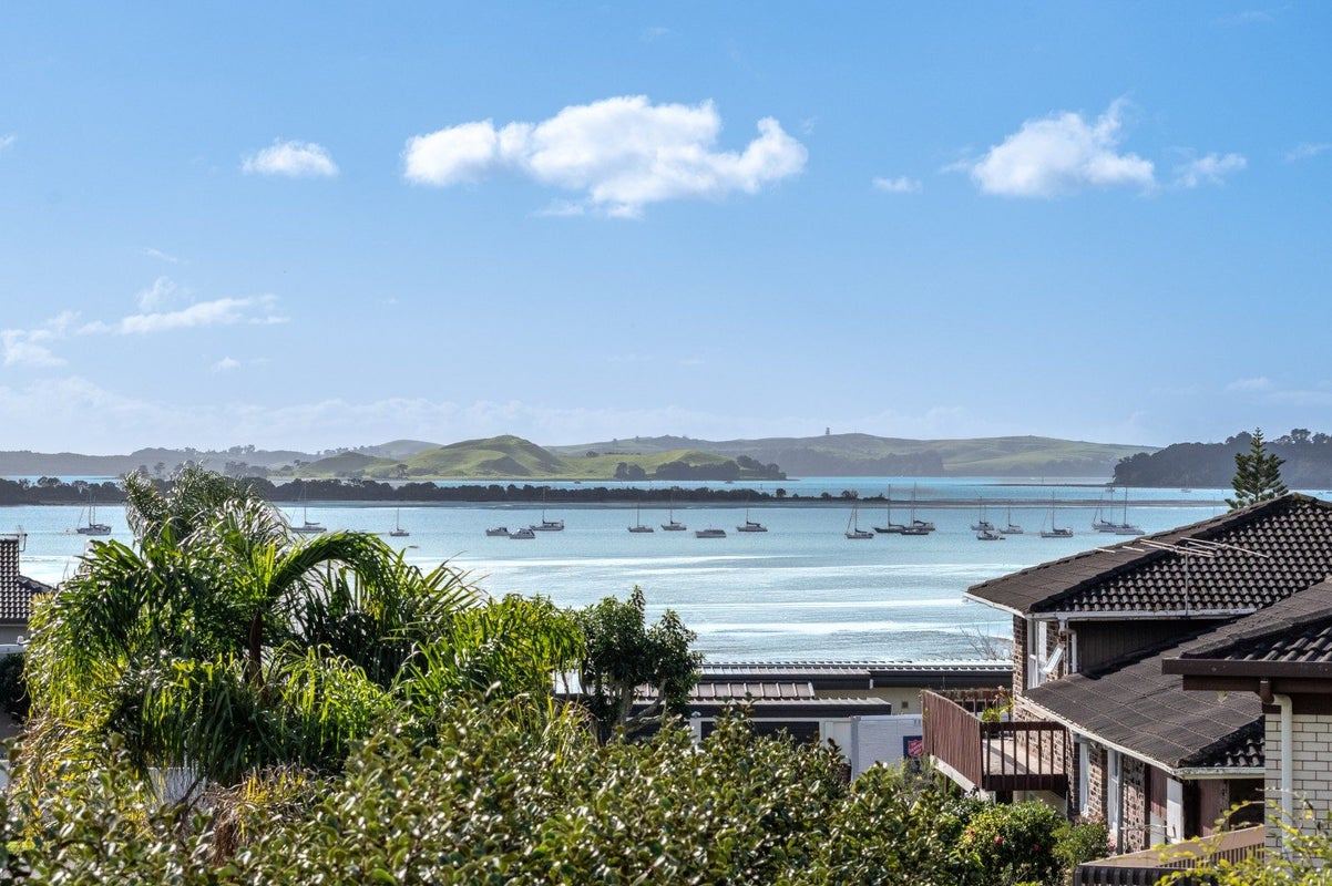 8 Fielding Crescent, Farm Cove, Auckland - Carousel 2