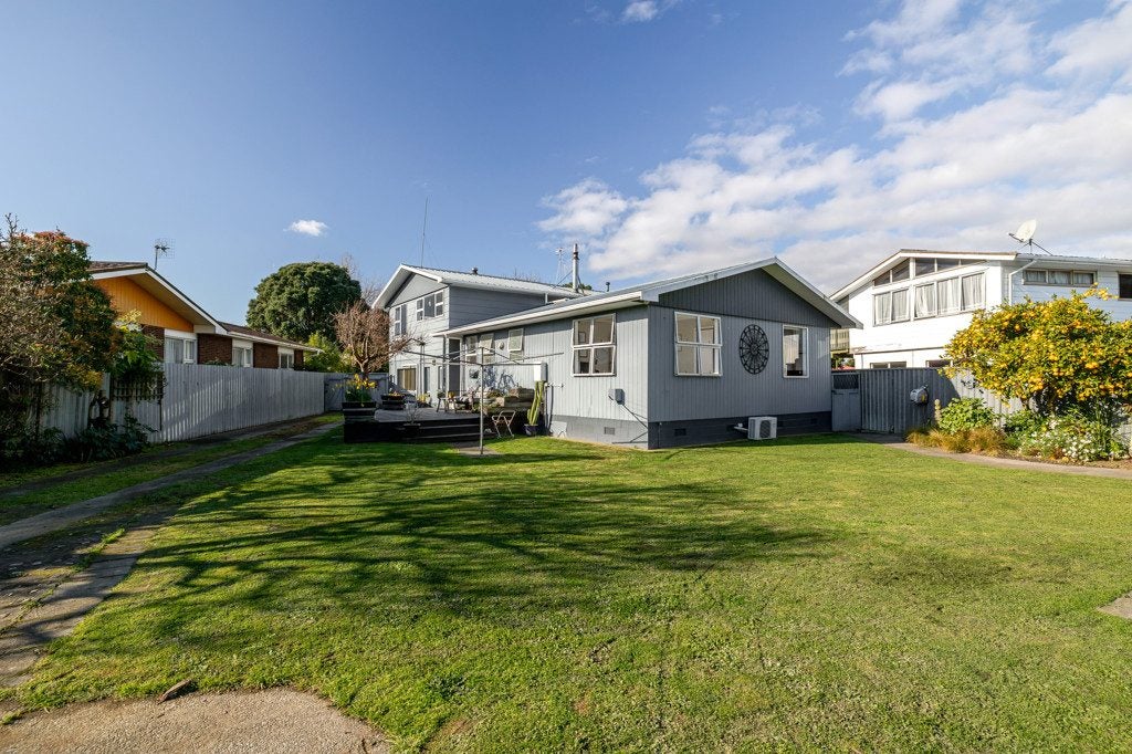 6 Drury Street, Cloverlea, Palmerston North - Carousel 1