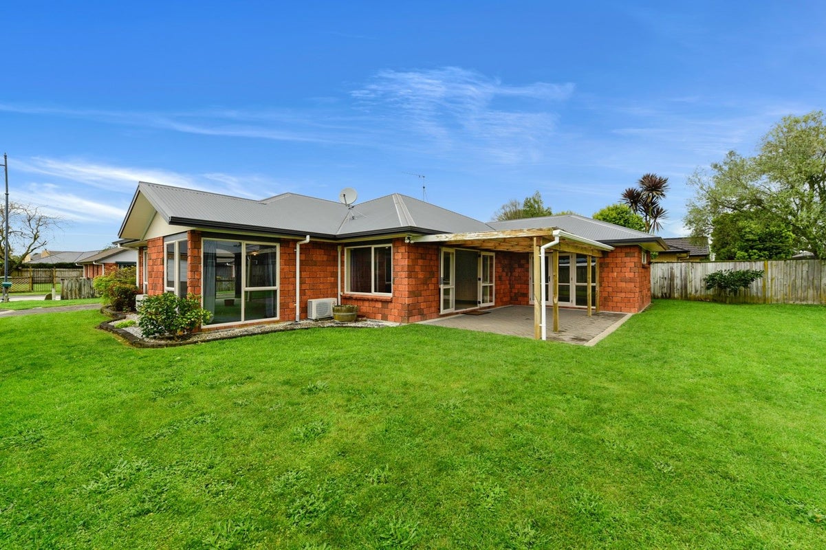 6 Taunton Court, Huntington, Hamilton - Carousel 2