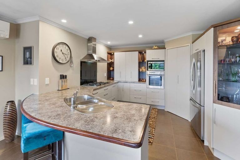 28 Johnstone Drive, Fitzherbert, Palmerston North - Carousel 2