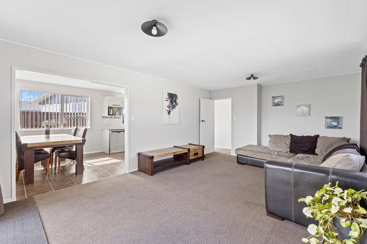 42 Rosendale Avenue, Spotswood, New Plymouth - Carousel 2