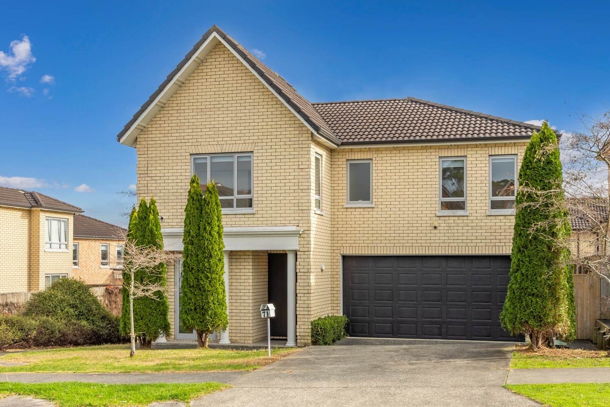 71 Fields Parade, Oteha, Auckland - Carousel 2