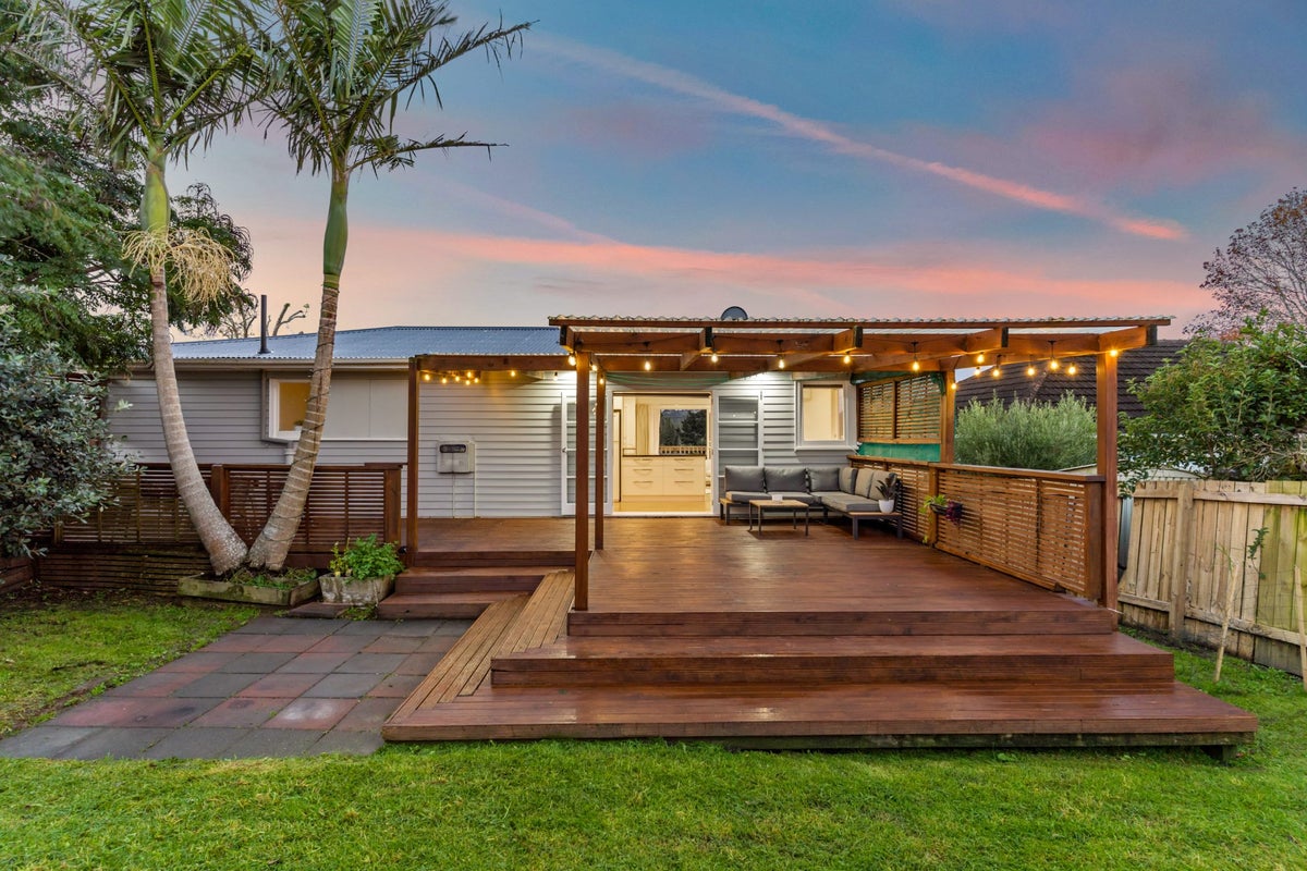 40 Hayman Place, Beach Haven, Auckland - Carousel 1