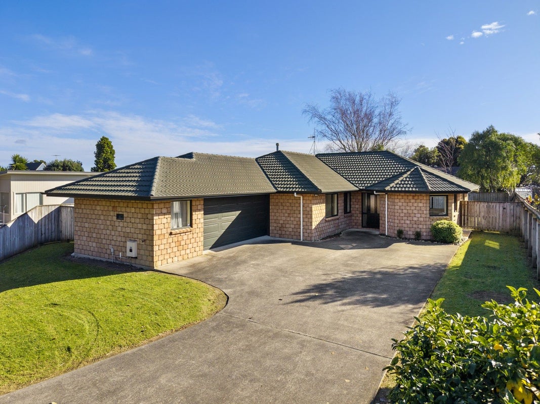 10 Speranza Avenue, Otaki - Carousel 1