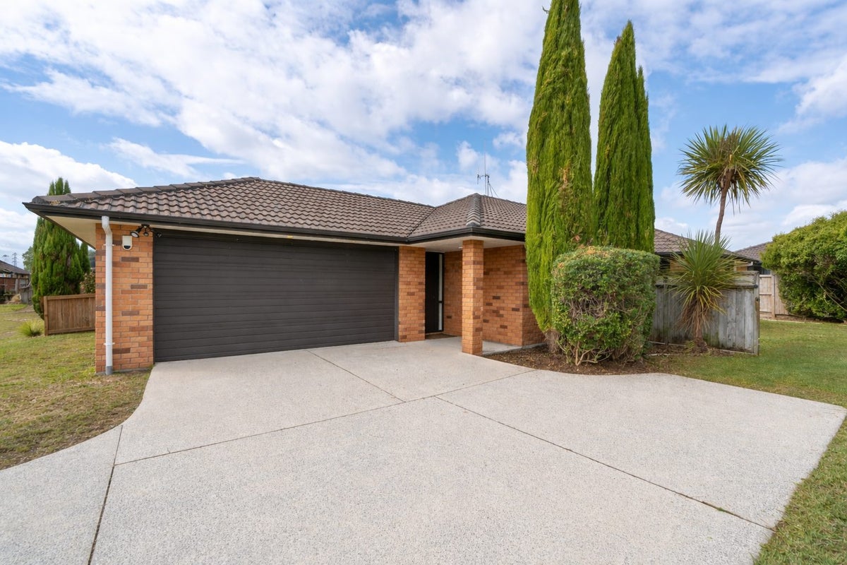 14 Saint Johns Avenue, Hamilton East, Hamilton - Carousel 1