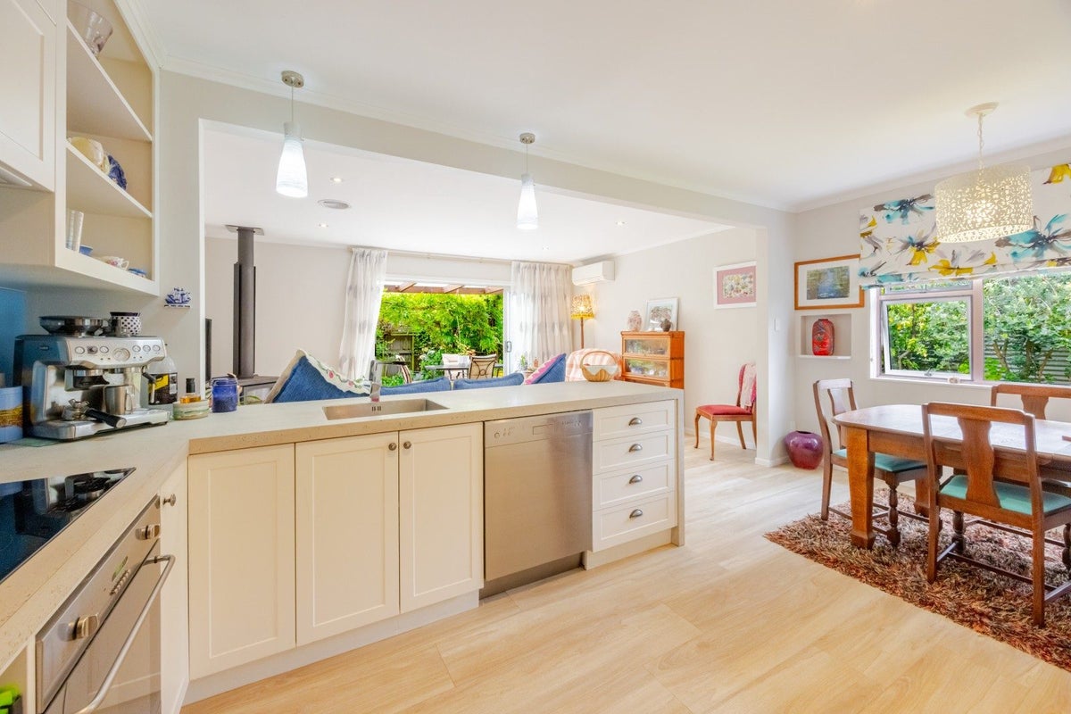 2 Nicholas Street, Taradale, Napier - Carousel 1