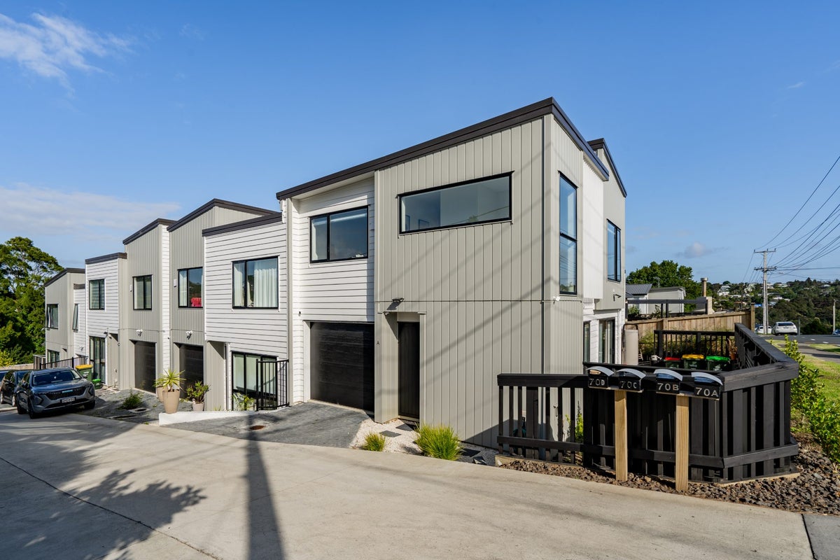 70A Stanley Road, Glenfield, Auckland - Carousel 21
