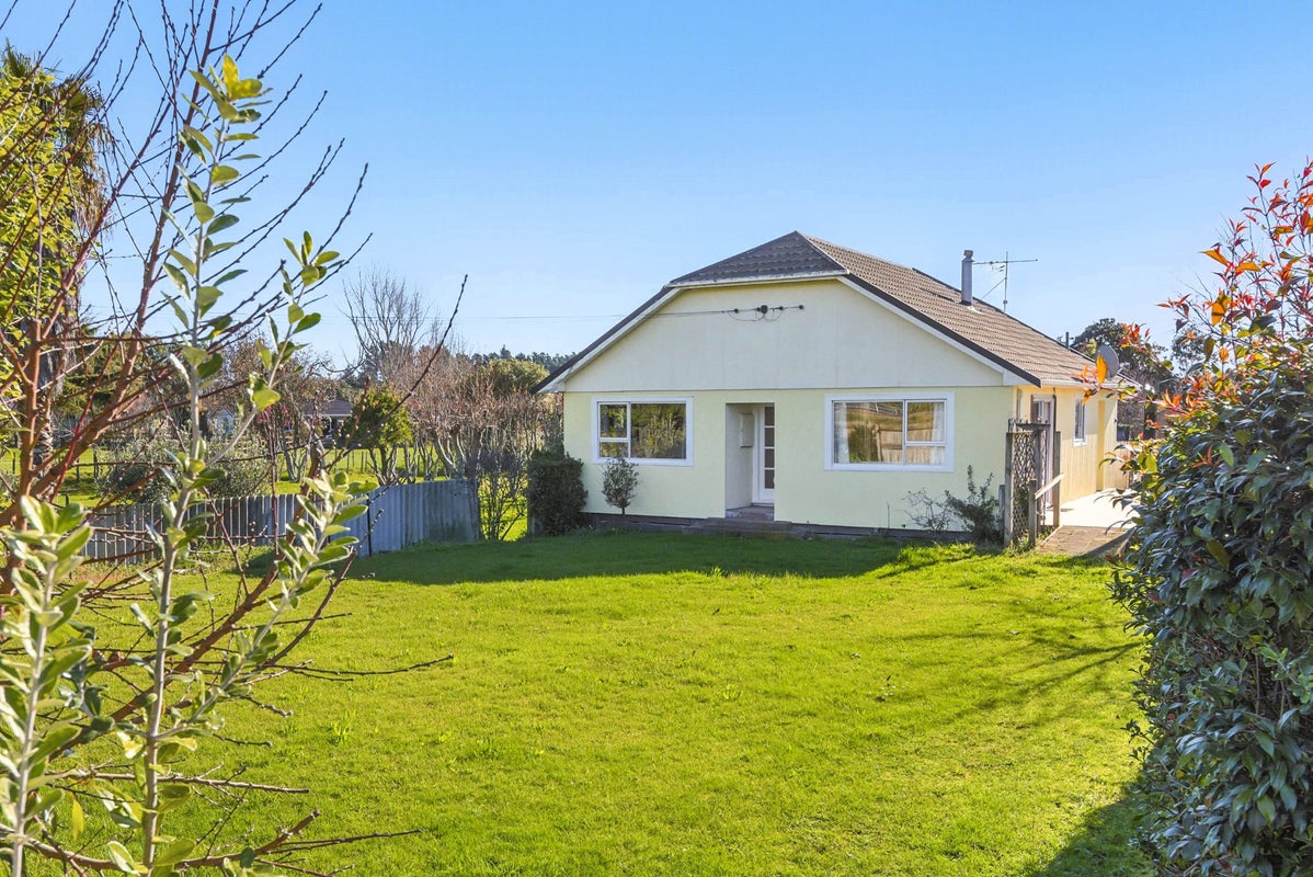 931 State Highway 1, Te Horo - Carousel 25