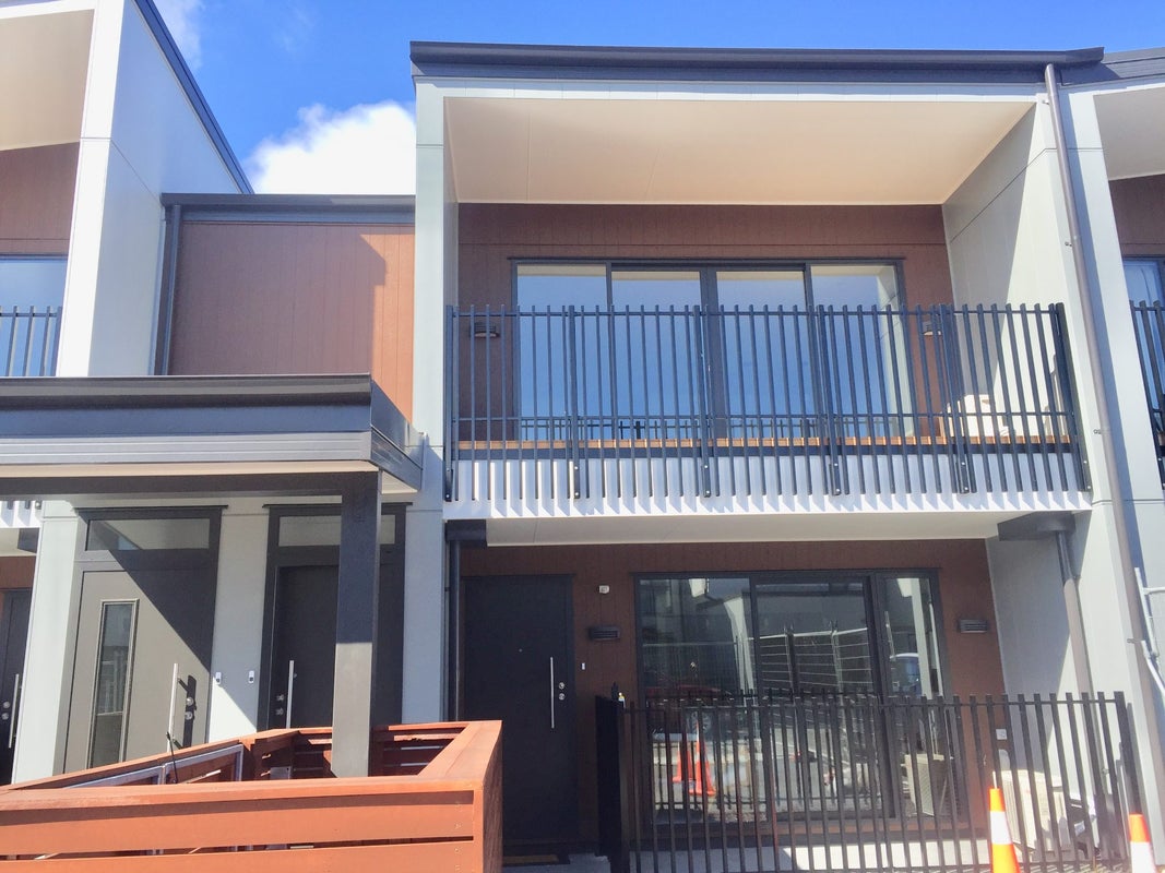 2/11 Paketai Lane, Beachlands, Auckland - Carousel 1