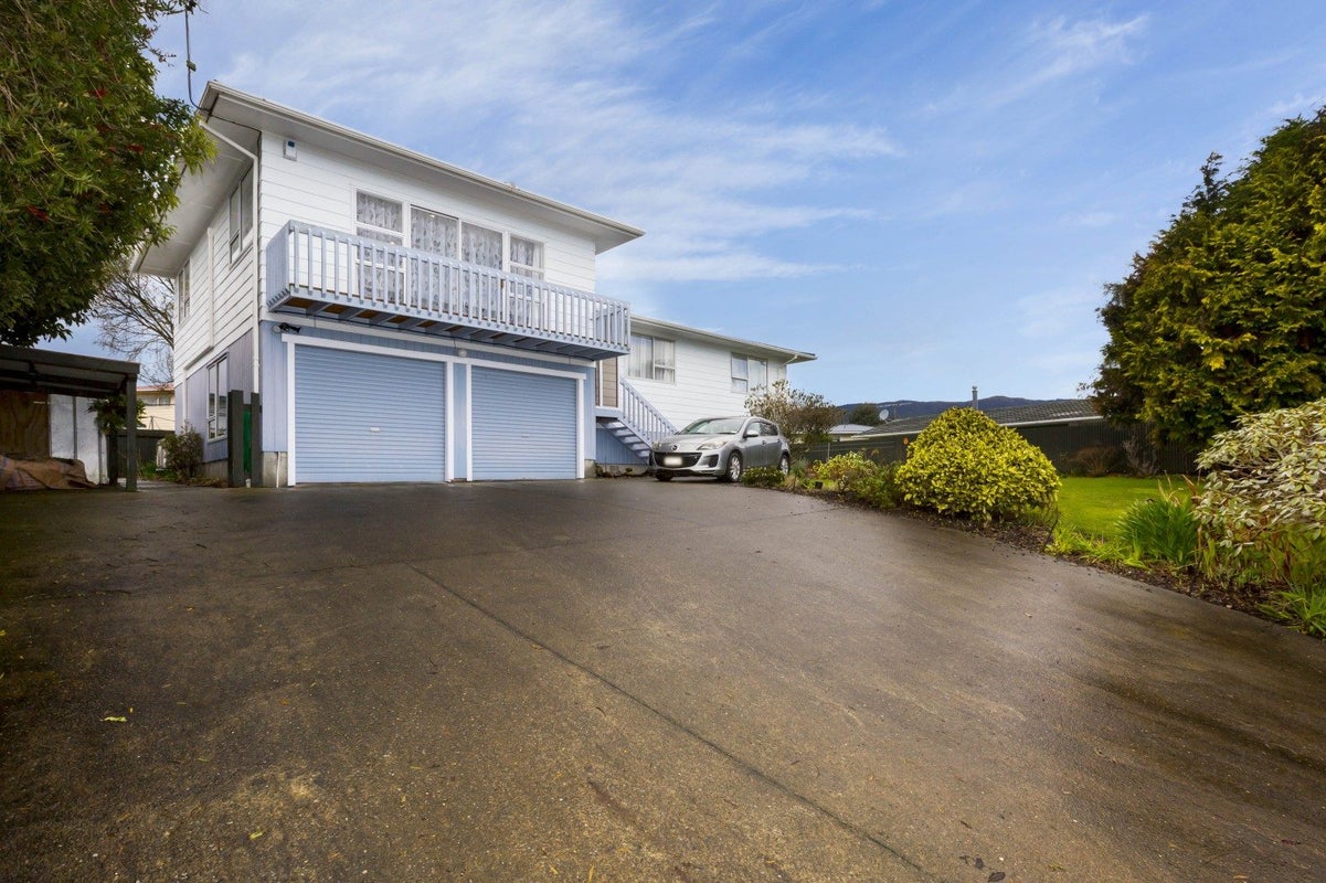 19 Haylock Grove, Totara Park, Upper Hutt - Carousel 2