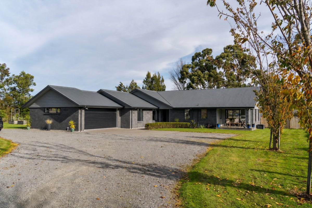 14A Willow Park Drive, Masterton - Carousel 1