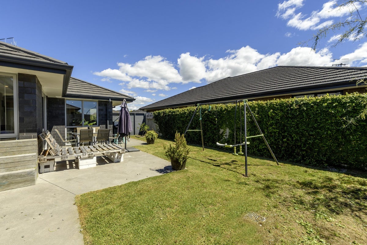 4 Tremough Boulevard, Papamoa Beach, Papamoa - Carousel 1