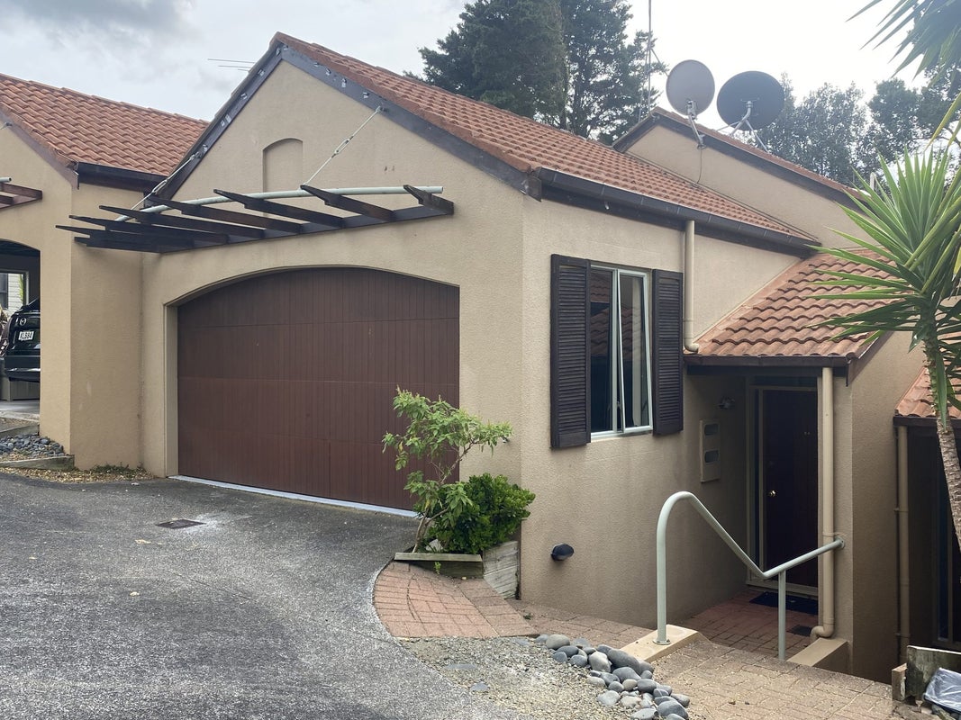 34 Silkwood Grove, Totara Heights, Auckland - Carousel 1