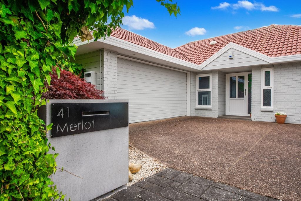 41 Merlot Heights, Huapai, Kumeu - Carousel 1