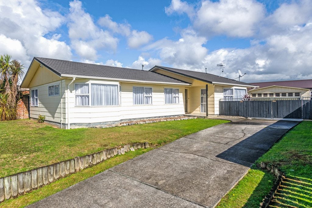 63 Rhodes Drive, Kelvin Grove, Palmerston North - Carousel 1