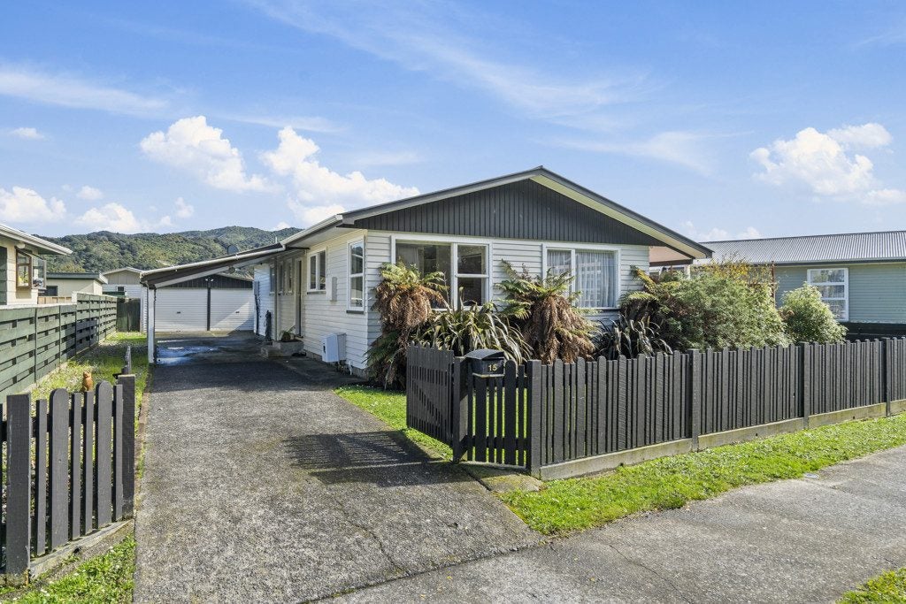 15 Trelawney Road, Wainuiomata, Lower Hutt - Carousel 1