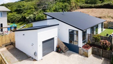 42 Kenepuru Drive, Tawa, Wellington - Carousel 1