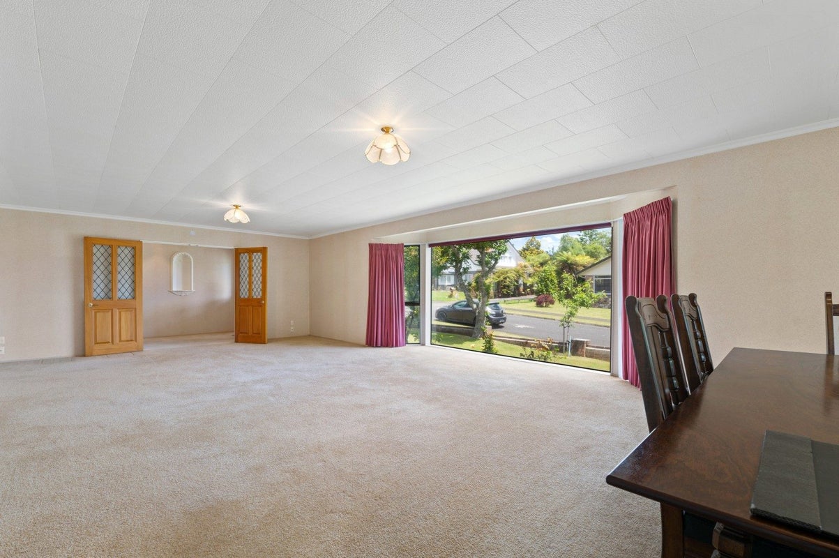 12 Mark Place, Lynmore, Rotorua - Carousel 2