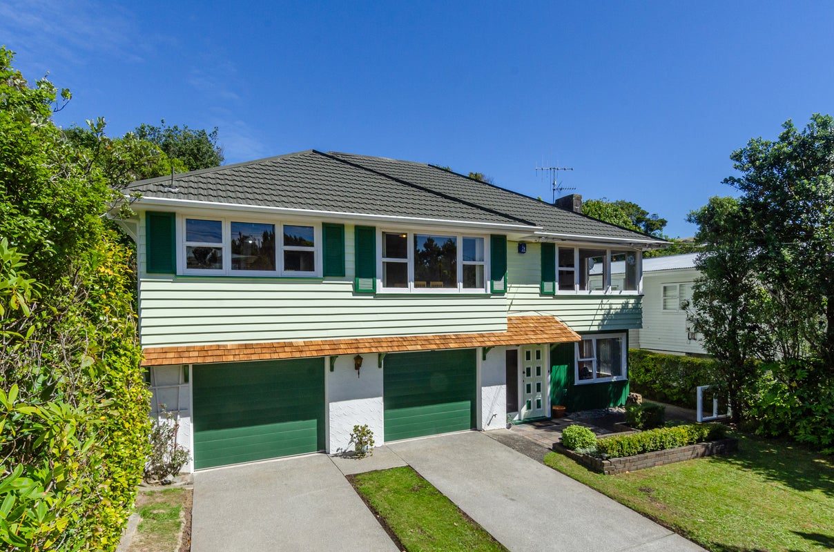 92 Redwood Avenue, Tawa, Wellington - Carousel 2