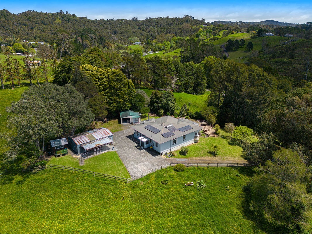 40 Coulter Road, Swanson, Auckland - Carousel 1