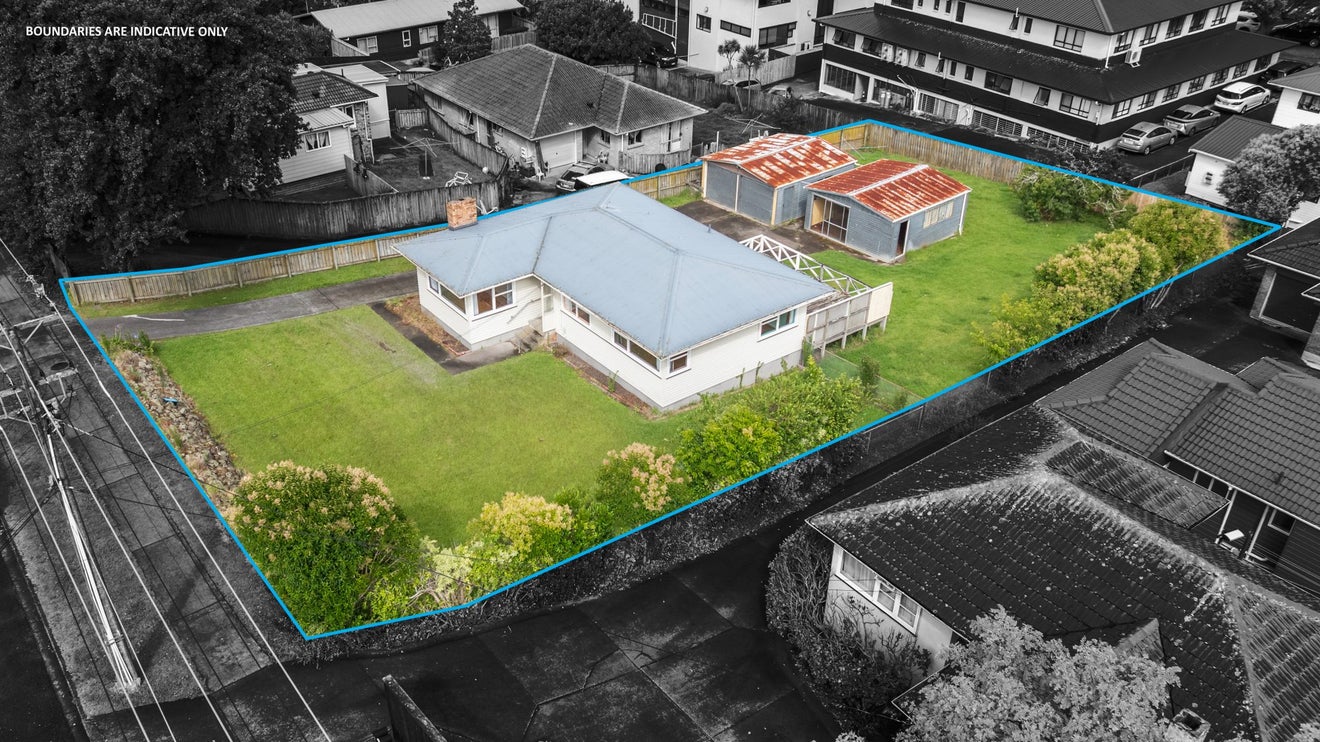 7 Newington Road, Henderson, Auckland - Carousel 1
