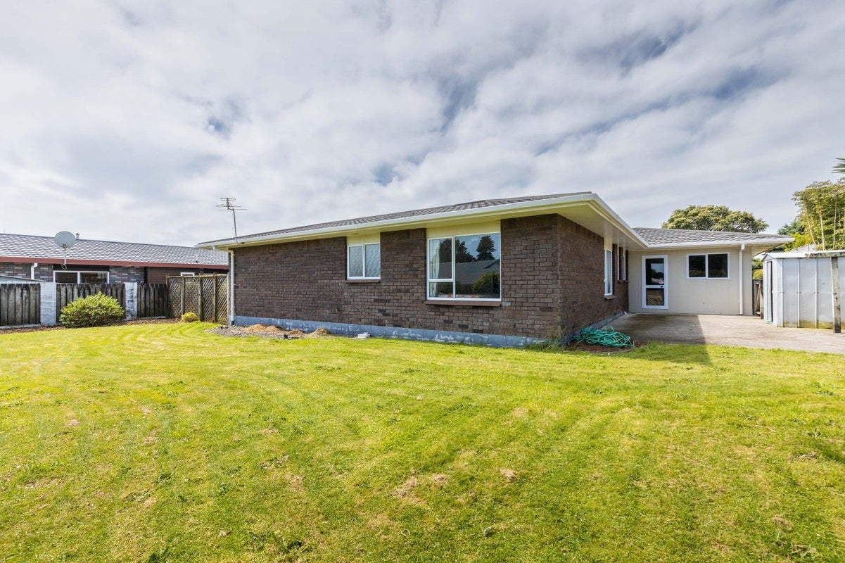 3 Bandon Grove, Bell Block, New Plymouth - Carousel 24