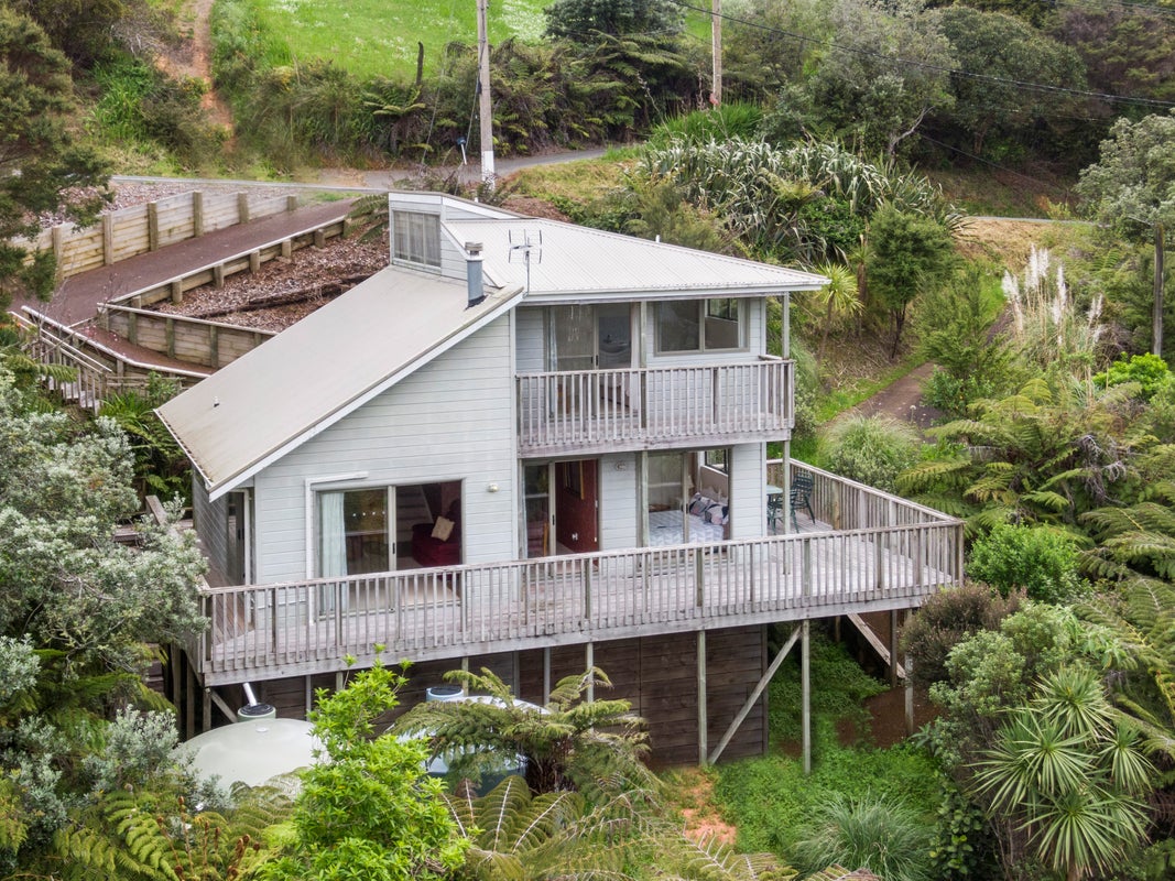 459 Sea View Road, Onetangi, Waiheke Island - Carousel 2