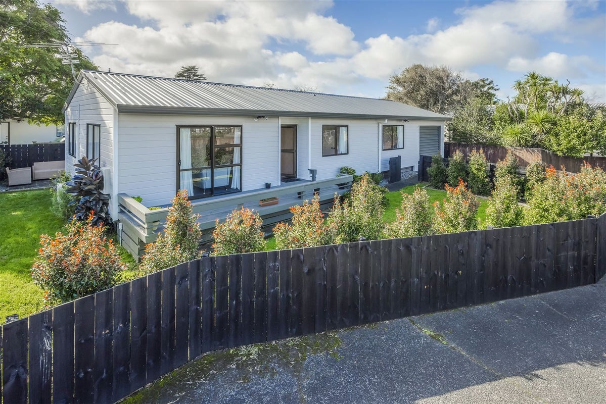 1/15 Septimus Place, Henderson, Auckland - Carousel 2