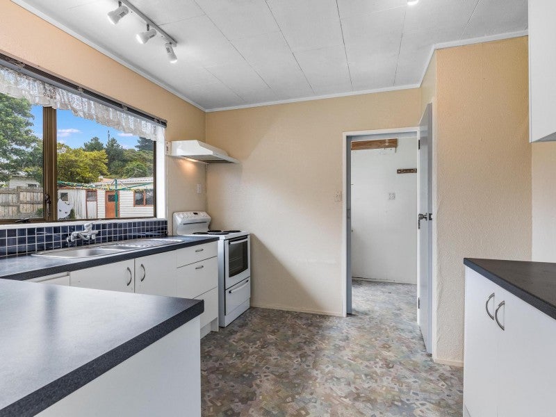 94 Omapere Street, Whitby, Porirua - Carousel 2