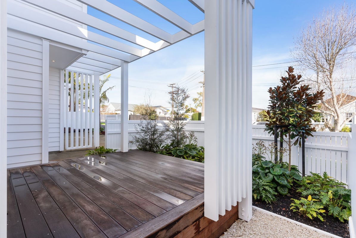 1B Maranui Avenue, Point Chevalier, Auckland - Carousel 2