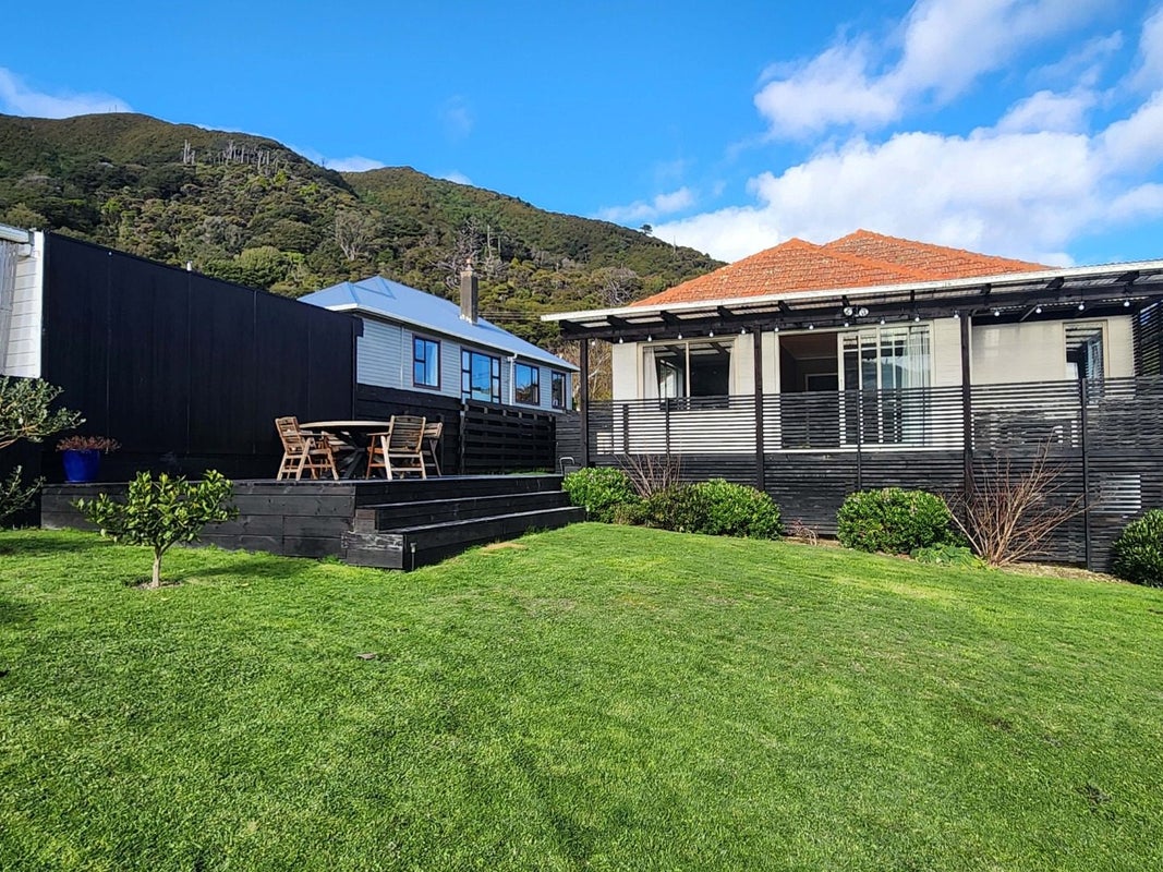 184 Whites Line, WAIWHETU, LOWER HUTT - Carousel 1