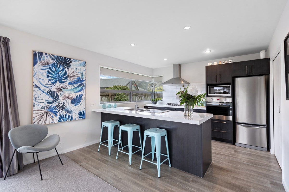 11 Cone Peak Close, Lake Hayes, Queenstown - Carousel 2