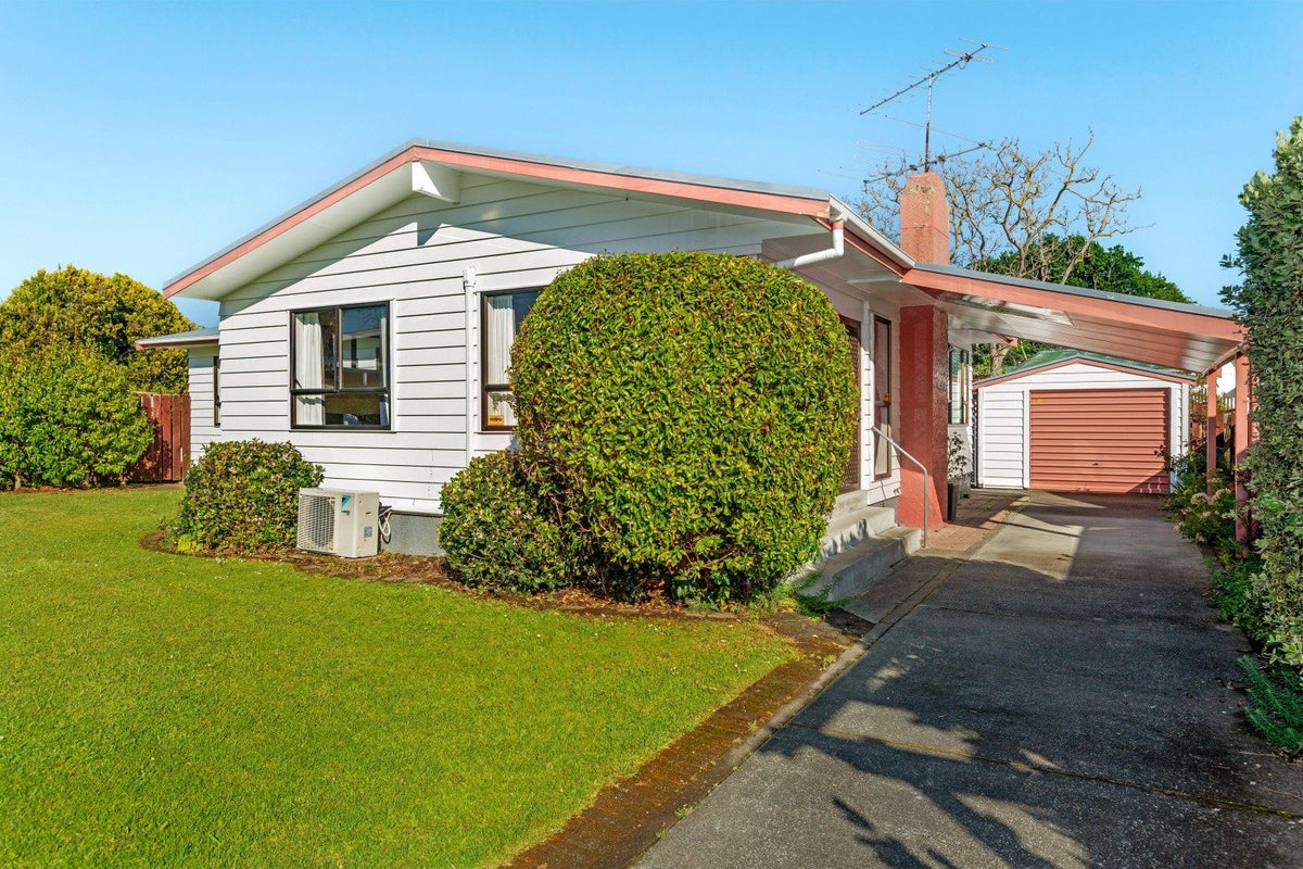 7 Healey Place, Whataupoko, Gisborne - Carousel 1