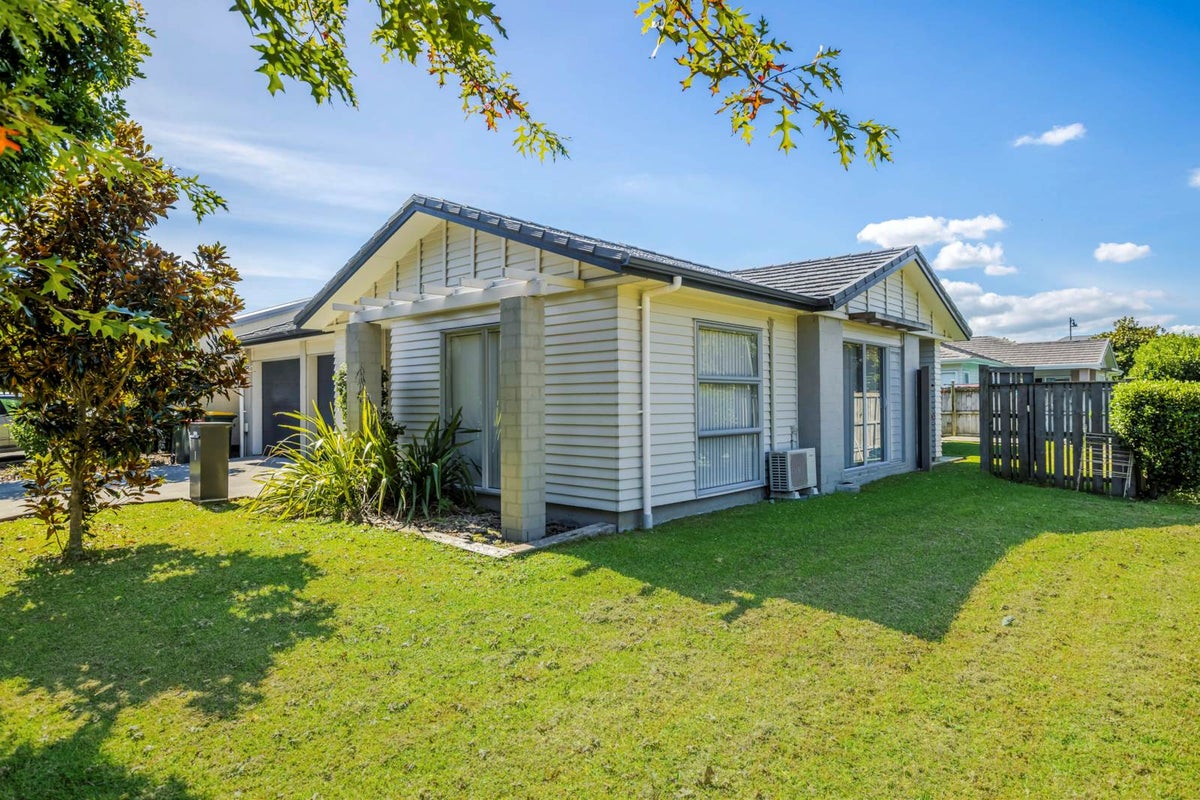 1 Pipipi Crescent, Takanini, Auckland - Carousel 2