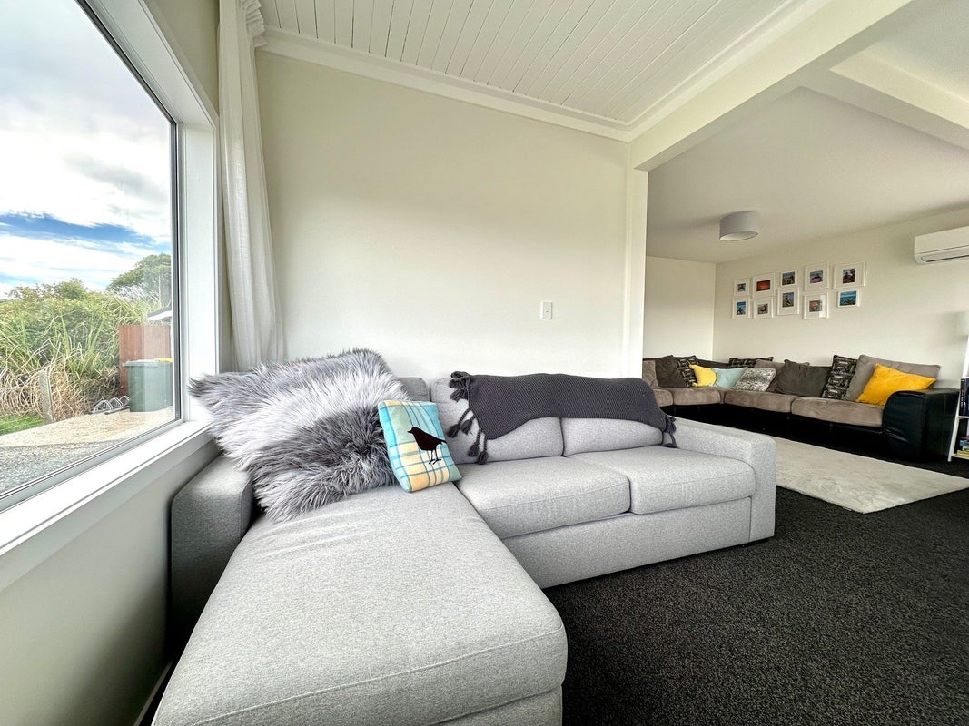 32 Esplanade, Balclutha - Carousel 2